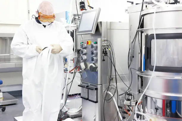 மருந்து இரசாயன வாங்குபவர்களுக்கு FDA பணியாளர் சவால் என்றால் என்ன